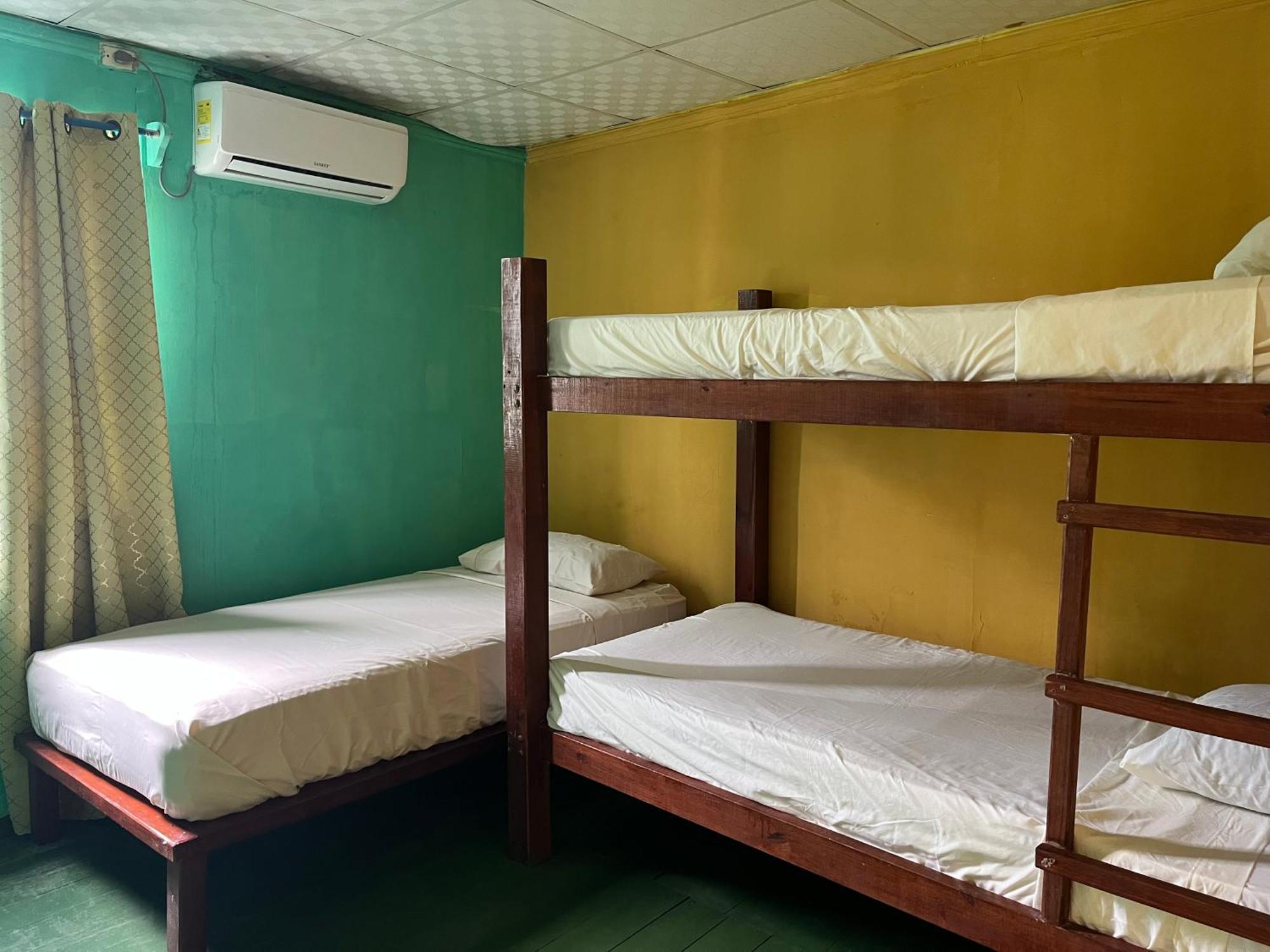 Hostal Cay Bastimentos Buitenkant foto