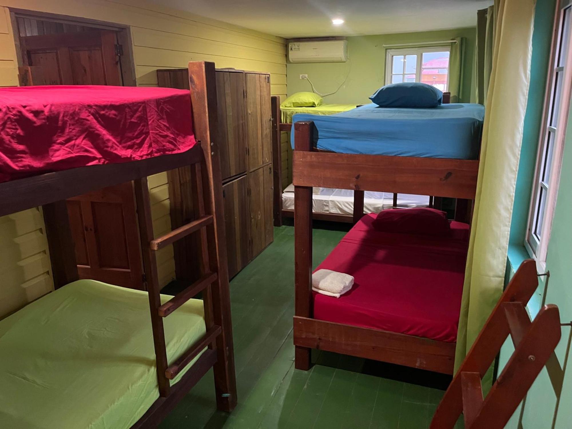 Hostal Cay Bastimentos Buitenkant foto