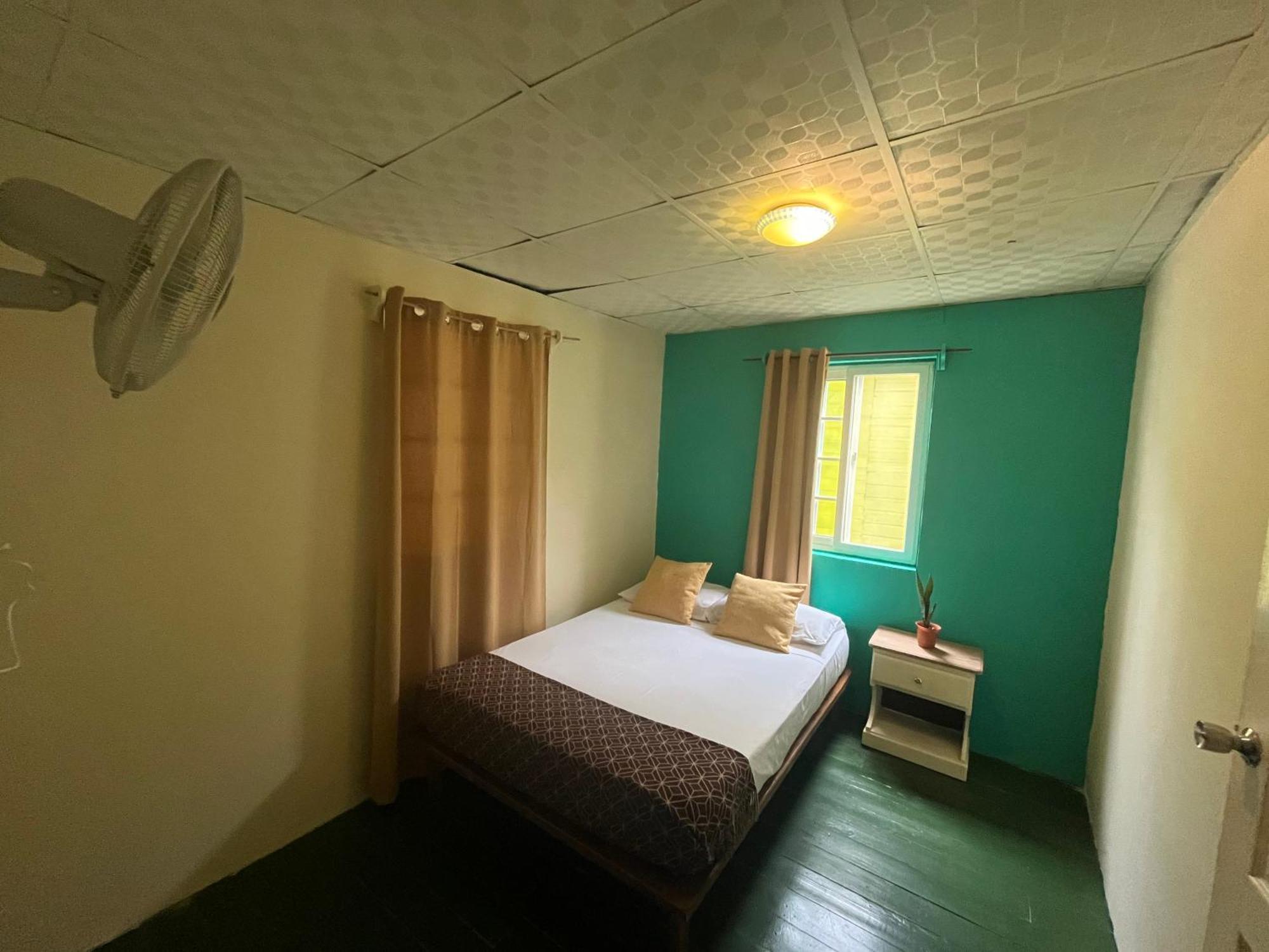 Hostal Cay Bastimentos Buitenkant foto