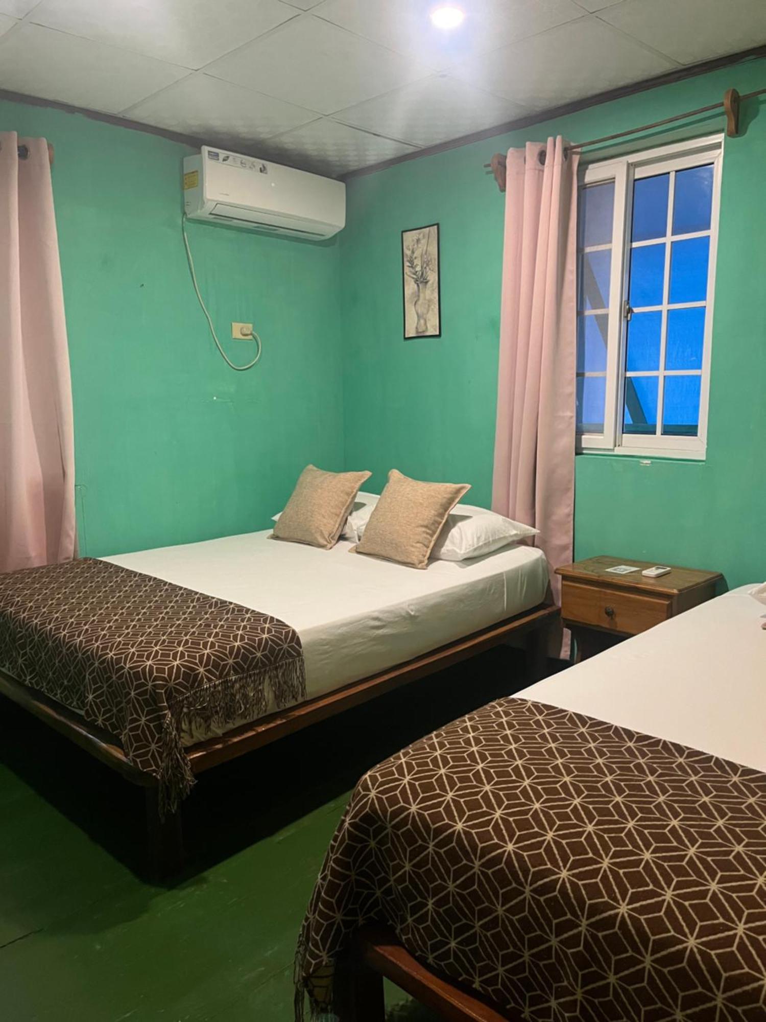 Hostal Cay Bastimentos Buitenkant foto